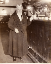 Cheers to McGillin's: Philly's Oldest Tavern (Hardback Book)